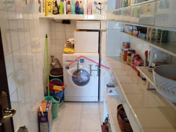 CASA CON PISCINA Y NAVES INDUSTRIALES EN SAN ANDRÉS DEL RABANEDO