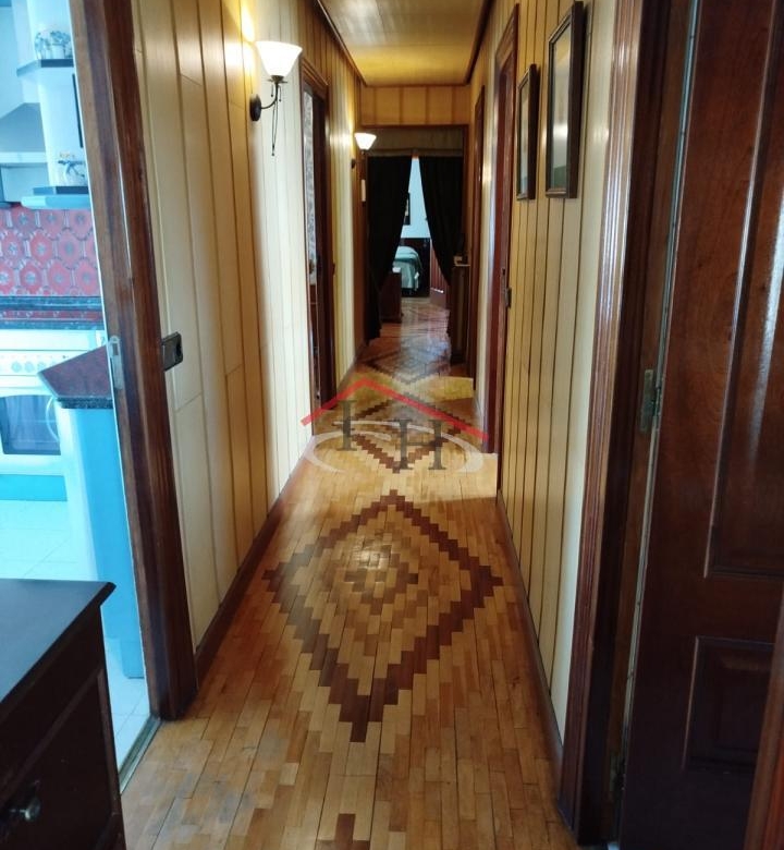 CASA CON PISCINA Y NAVES INDUSTRIALES EN SAN ANDRÉS DEL RABANEDO