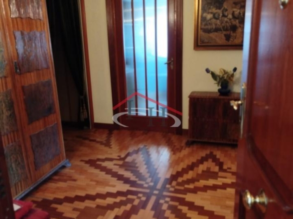 CASA CON PISCINA Y NAVES INDUSTRIALES EN SAN ANDRÉS DEL RABANEDO
