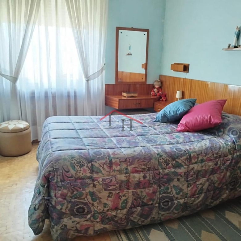 CASA CON PISCINA Y NAVES INDUSTRIALES EN SAN ANDRÉS DEL RABANEDO