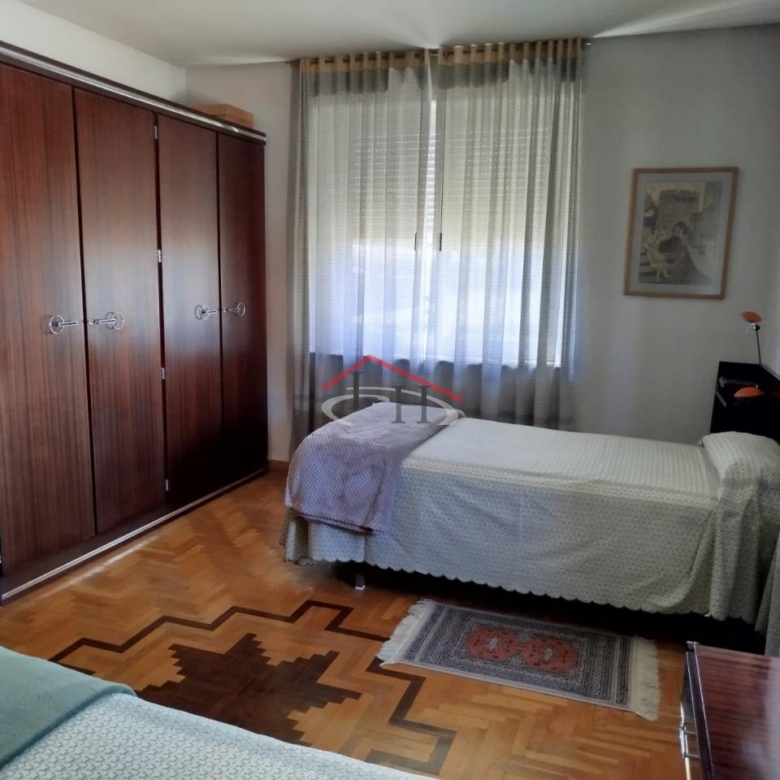 CASA CON PISCINA Y NAVES INDUSTRIALES EN SAN ANDRÉS DEL RABANEDO