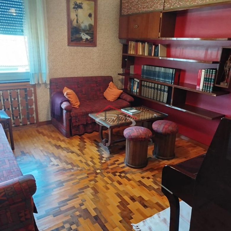 CASA CON PISCINA Y NAVES INDUSTRIALES EN SAN ANDRÉS DEL RABANEDO