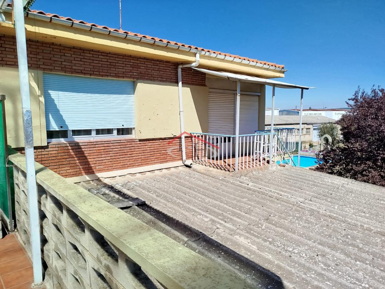 179277193051900046148_179137338385 CASA CON PISCINA Y NAVES INDUSTRIALES EN SAN ANDRÉS DEL RABANEDO