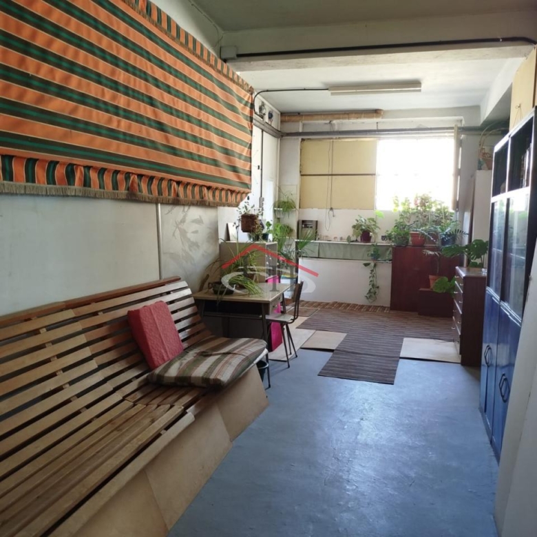 CASA CON PISCINA Y NAVES INDUSTRIALES EN SAN ANDRÉS DEL RABANEDO