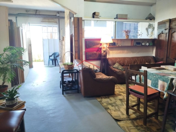 CASA CON PISCINA Y NAVES INDUSTRIALES EN SAN ANDRÉS DEL RABANEDO