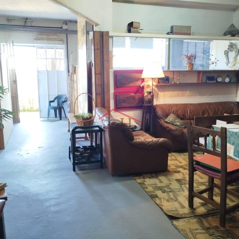 CASA CON PISCINA Y NAVES INDUSTRIALES EN SAN ANDRÉS DEL RABANEDO