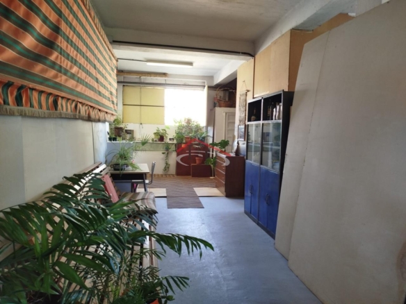 CASA CON PISCINA Y NAVES INDUSTRIALES EN SAN ANDRÉS DEL RABANEDO
