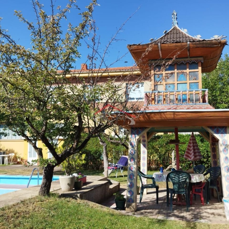 CASA CON PISCINA Y NAVES INDUSTRIALES EN SAN ANDRÉS DEL RABANEDO