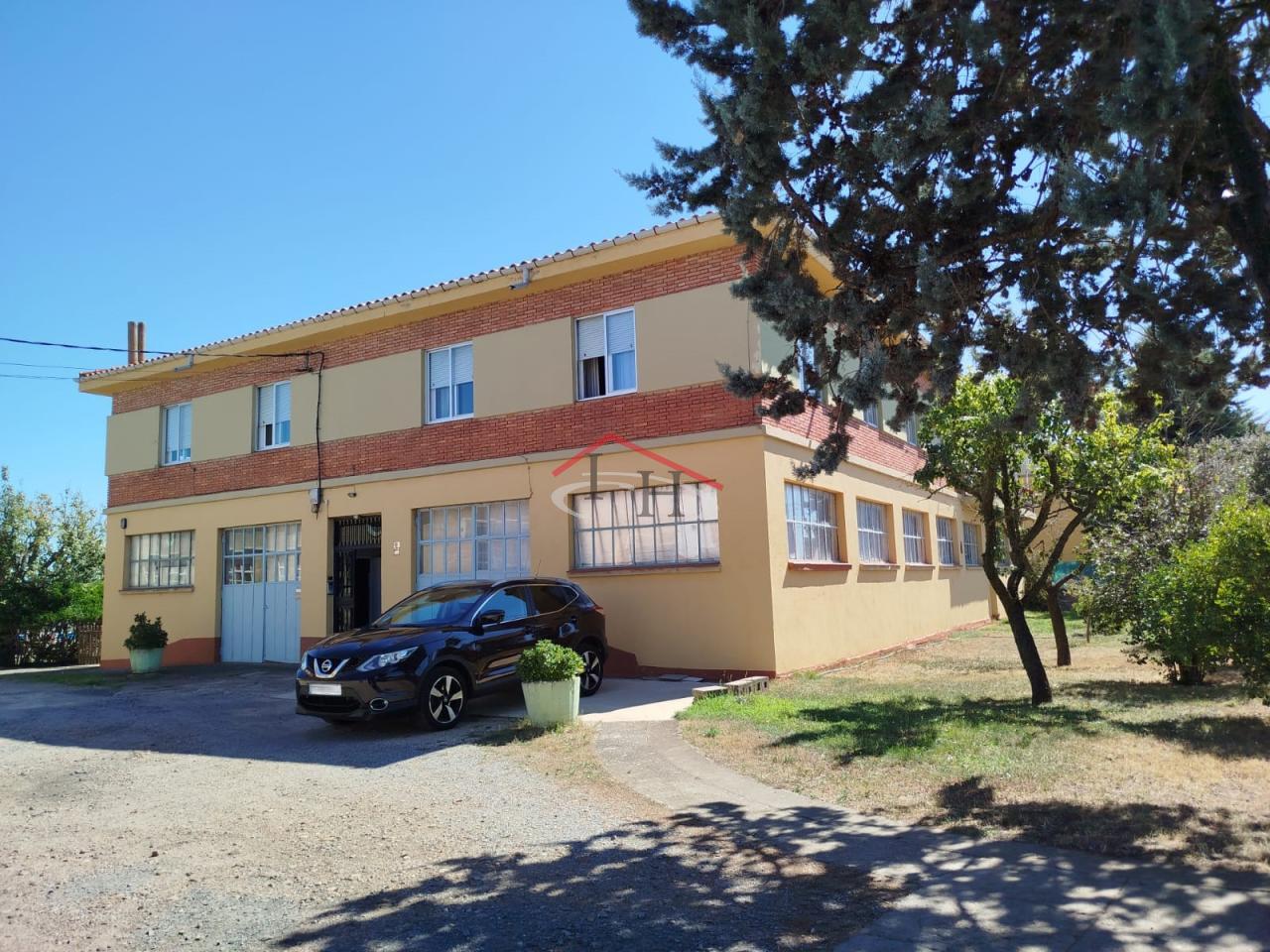 179277193547800046148_179137339034 CASA CON PISCINA Y NAVES INDUSTRIALES EN SAN ANDRÉS DEL RABANEDO