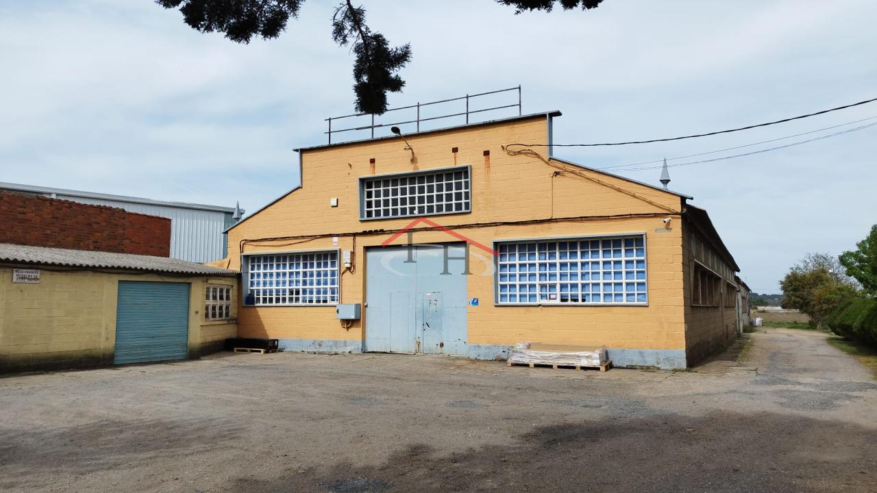 179277193673300046148_179137339097 CASA CON PISCINA Y NAVES INDUSTRIALES EN SAN ANDRÉS DEL RABANEDO