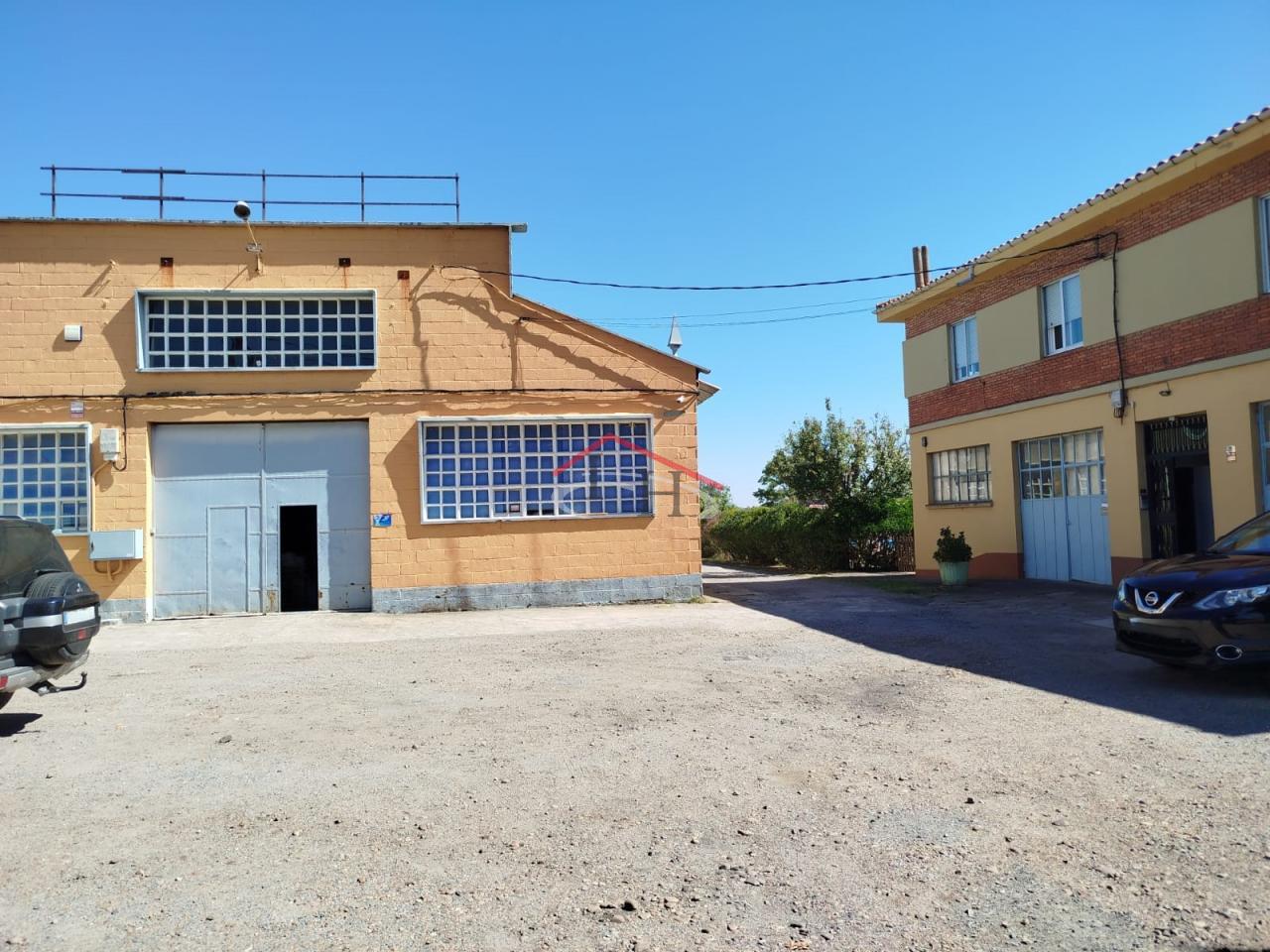 179277193694400046148_179205269058 CASA CON PISCINA Y NAVES INDUSTRIALES EN SAN ANDRÉS DEL RABANEDO