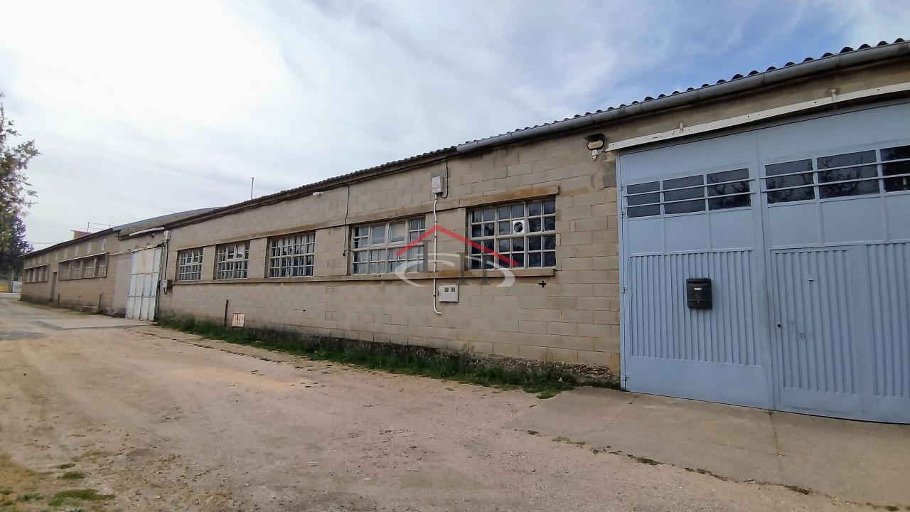 179277193784600046148_179199357899 CASA CON PISCINA Y NAVES INDUSTRIALES EN SAN ANDRÉS DEL RABANEDO
