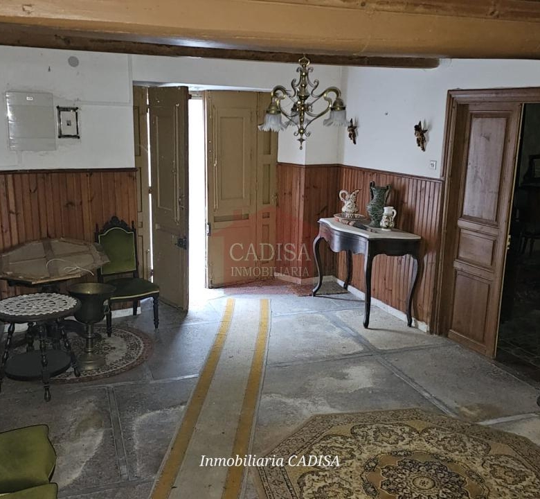 AMPLIA CASA EN HINOJOSA DE DUERO. REF 4134