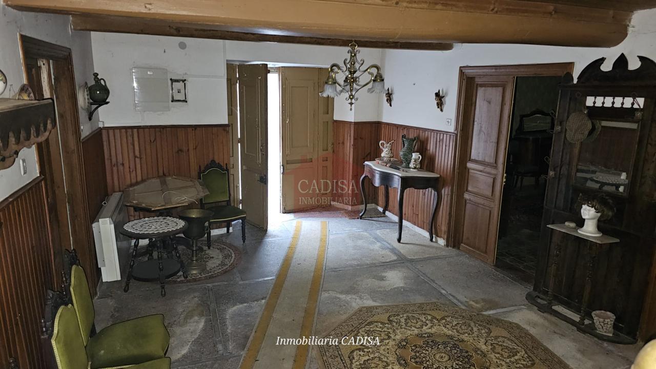 AMPLIA CASA EN HINOJOSA DE DUERO. REF 4134
