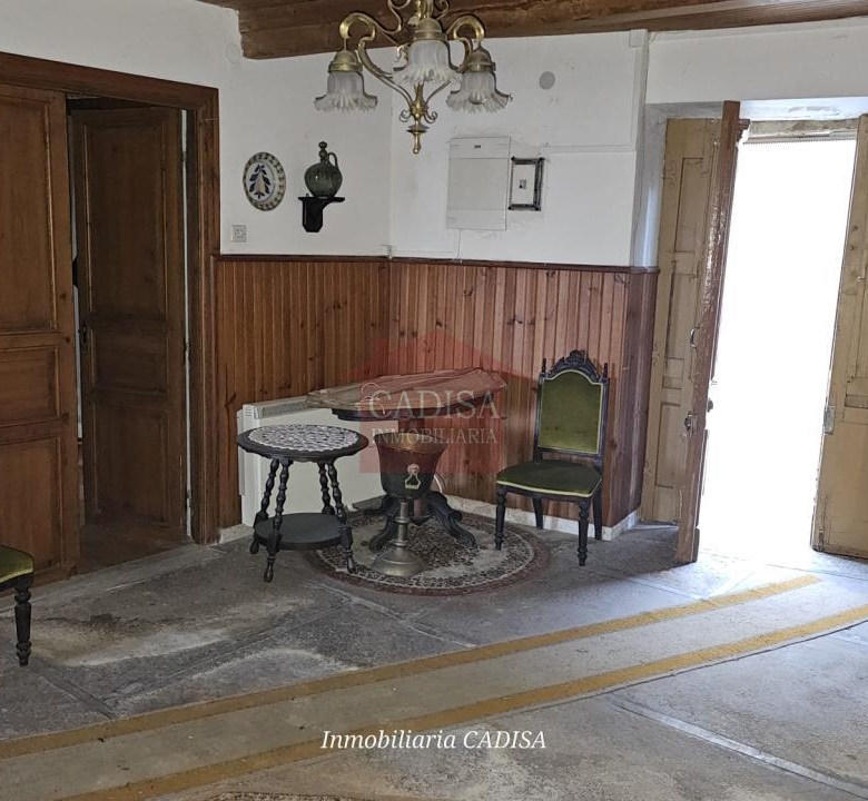 AMPLIA CASA EN HINOJOSA DE DUERO. REF 4134