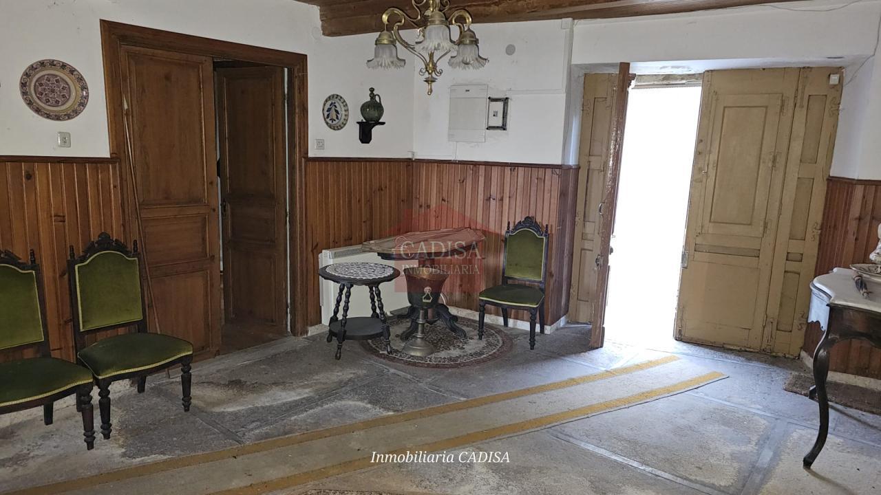 AMPLIA CASA EN HINOJOSA DE DUERO. REF 4134