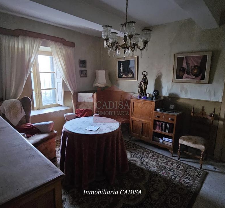 AMPLIA CASA EN HINOJOSA DE DUERO. REF 4134