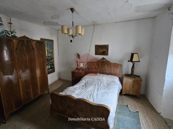 AMPLIA CASA EN HINOJOSA DE DUERO. REF 4134