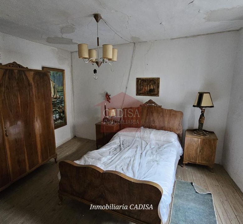 AMPLIA CASA EN HINOJOSA DE DUERO. REF 4134