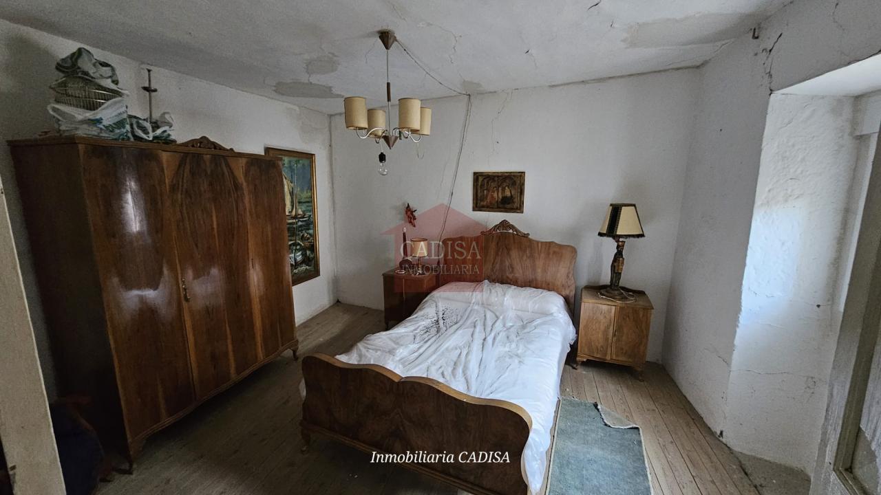 AMPLIA CASA EN HINOJOSA DE DUERO. REF 4134