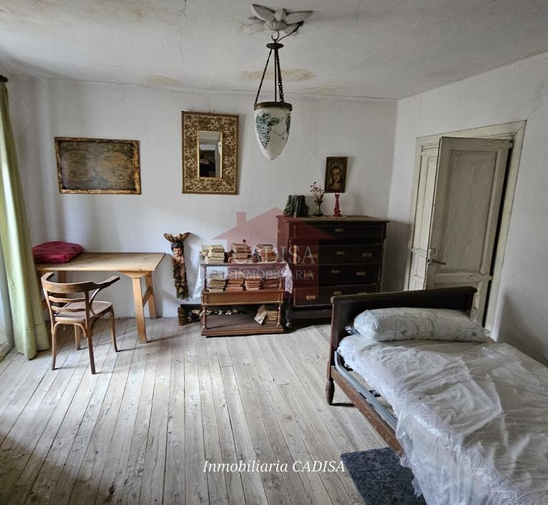 AMPLIA CASA EN HINOJOSA DE DUERO. REF 4134
