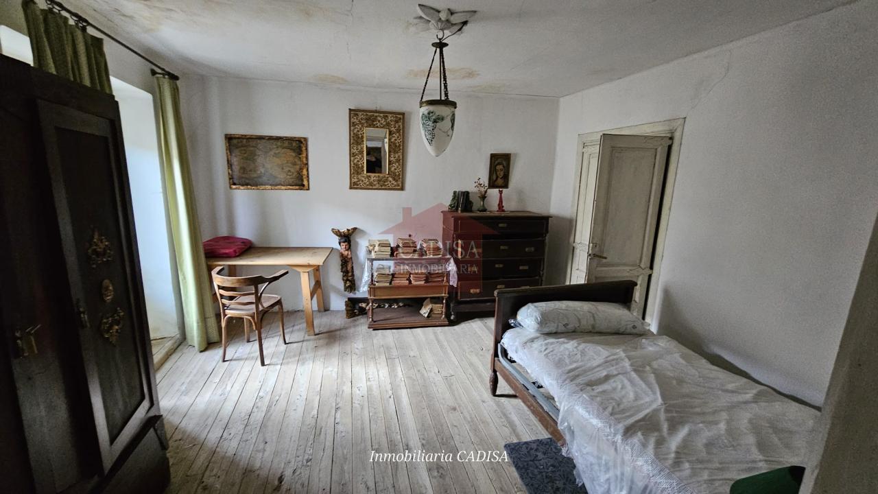 AMPLIA CASA EN HINOJOSA DE DUERO. REF 4134