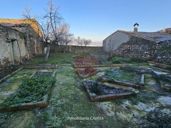 AMPLIA CASA EN HINOJOSA DE DUERO. REF 4134