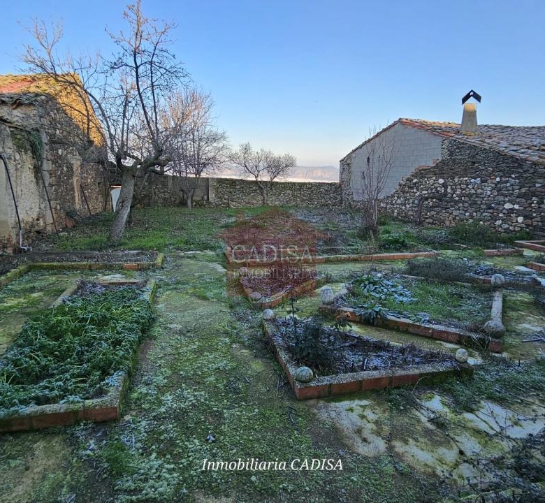 AMPLIA CASA EN HINOJOSA DE DUERO. REF 4134