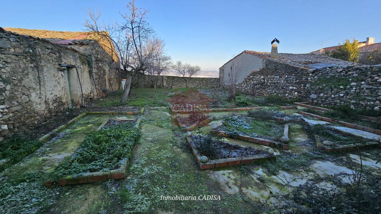 AMPLIA CASA EN HINOJOSA DE DUERO. REF 4134