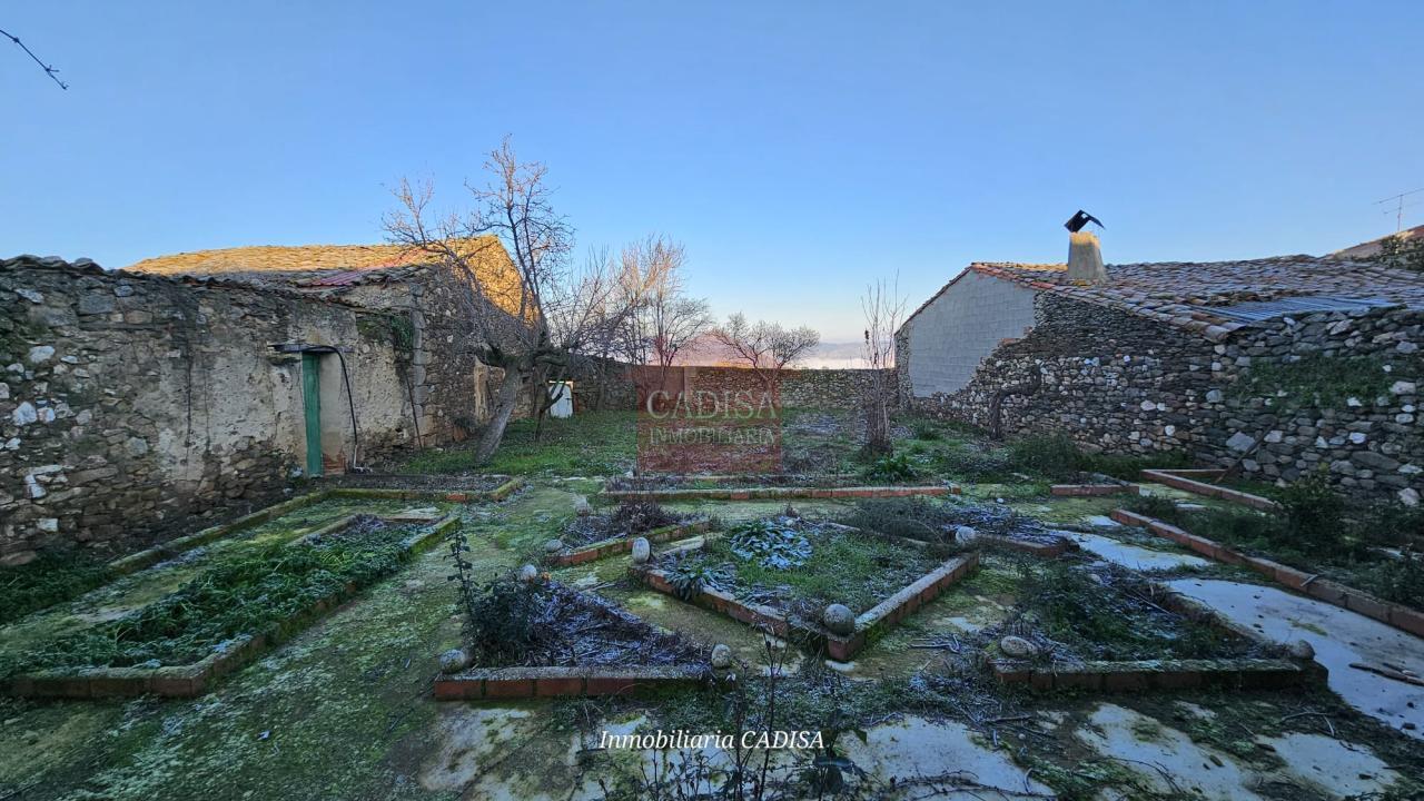 AMPLIA CASA EN HINOJOSA DE DUERO. REF 4134