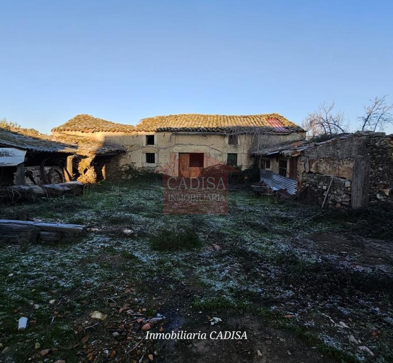 AMPLIA CASA EN HINOJOSA DE DUERO. REF 4134
