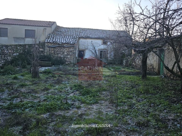AMPLIA CASA EN HINOJOSA DE DUERO. REF 4134