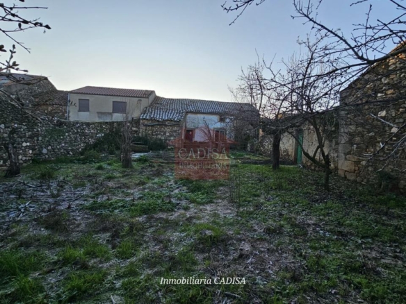 AMPLIA CASA EN HINOJOSA DE DUERO. REF 4134