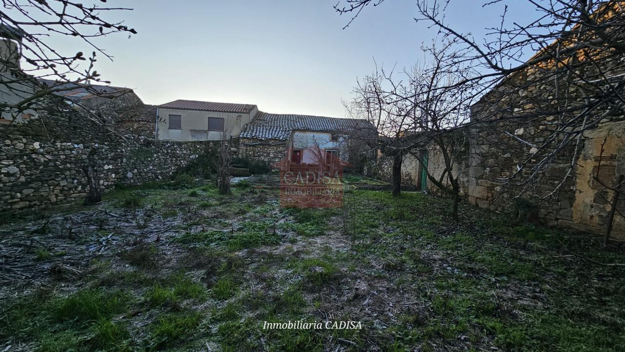 AMPLIA CASA EN HINOJOSA DE DUERO. REF 4134