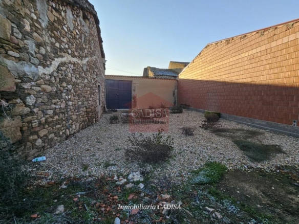 AMPLIA CASA EN HINOJOSA DE DUERO. REF 4134