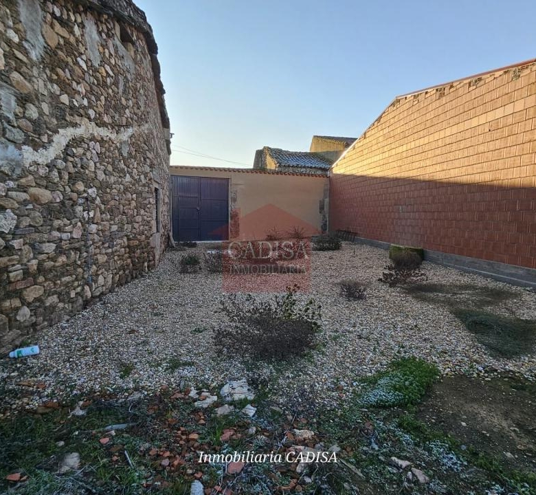 AMPLIA CASA EN HINOJOSA DE DUERO. REF 4134