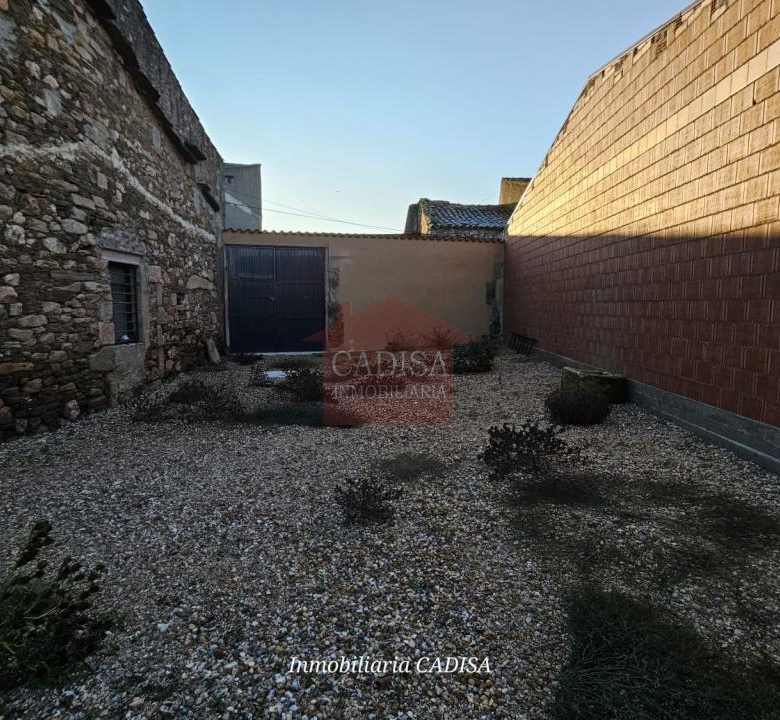 AMPLIA CASA EN HINOJOSA DE DUERO. REF 4134