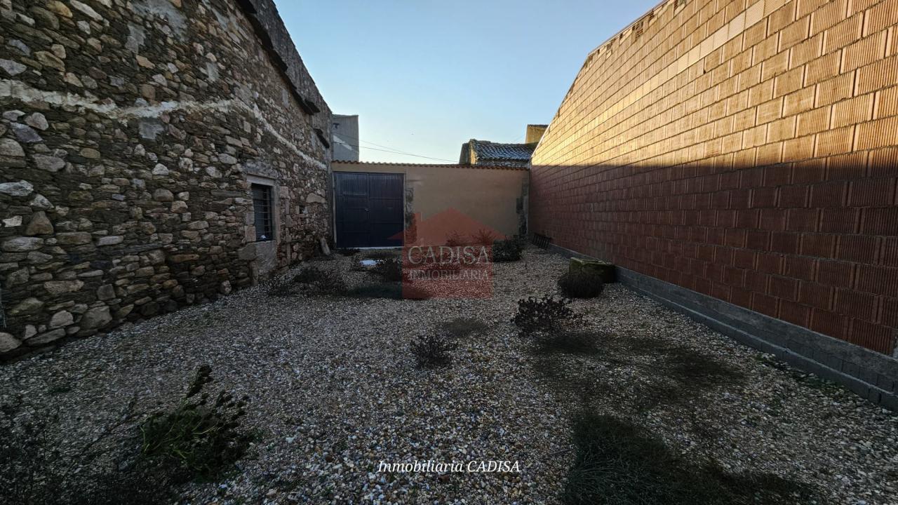 AMPLIA CASA EN HINOJOSA DE DUERO. REF 4134