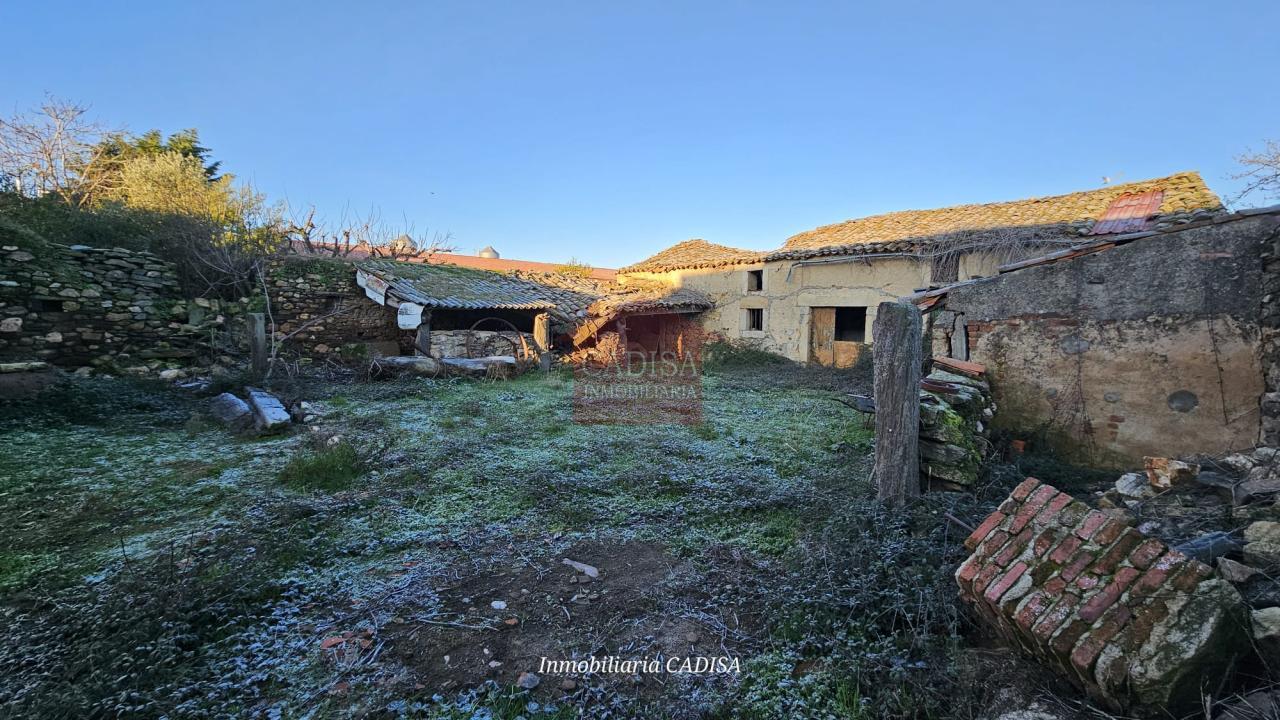 AMPLIA CASA EN HINOJOSA DE DUERO. REF 4134