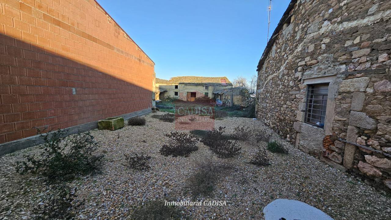 AMPLIA CASA EN HINOJOSA DE DUERO. REF 4134