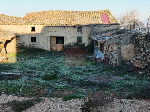 AMPLIA CASA EN HINOJOSA DE DUERO. REF 4134