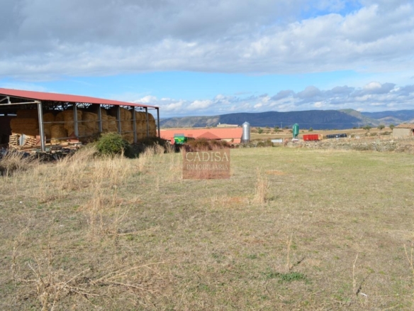 AMPLIA CASA EN HINOJOSA DE DUERO. REF 4134