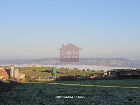 AMPLIA CASA EN HINOJOSA DE DUERO. REF 4134
