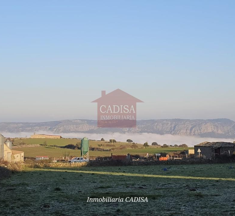 AMPLIA CASA EN HINOJOSA DE DUERO. REF 4134