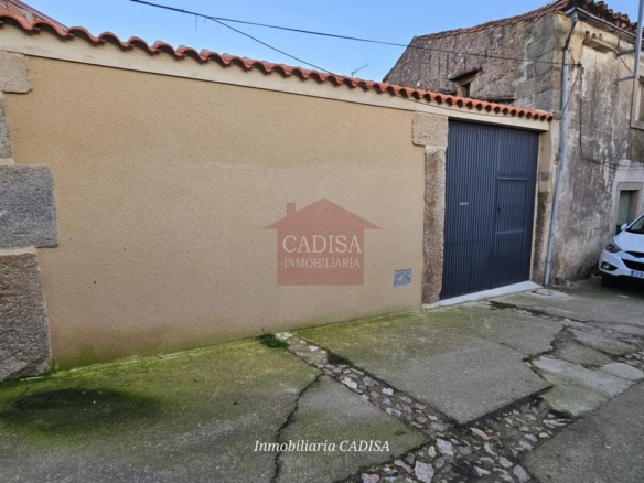 AMPLIA CASA EN HINOJOSA DE DUERO. REF 4134