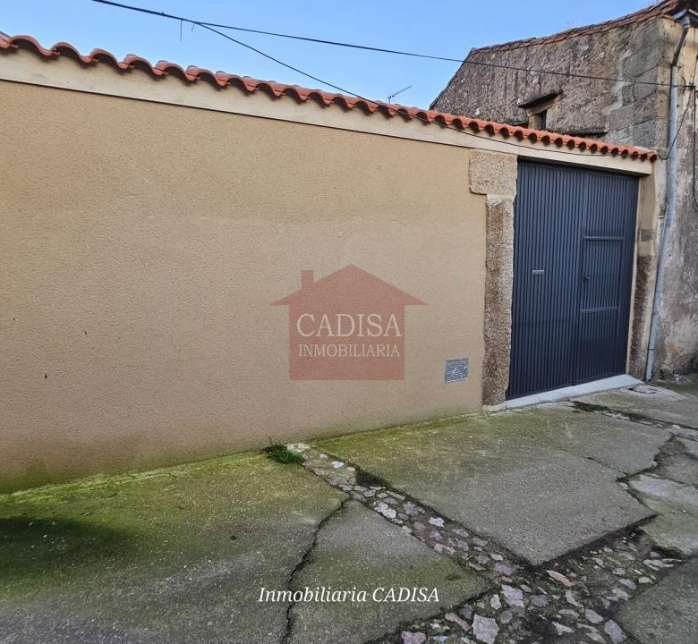 AMPLIA CASA EN HINOJOSA DE DUERO. REF 4134