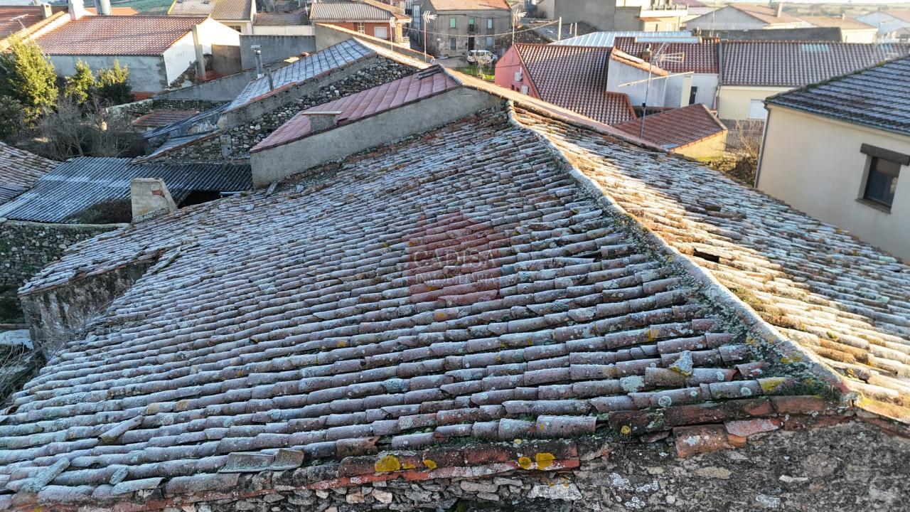 AMPLIA CASA EN HINOJOSA DE DUERO. REF 4134