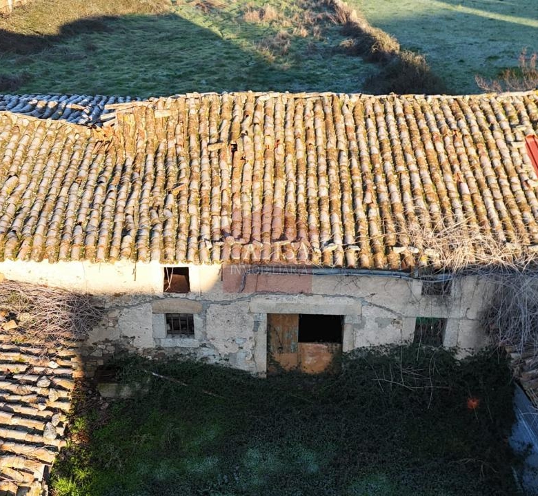 AMPLIA CASA EN HINOJOSA DE DUERO. REF 4134