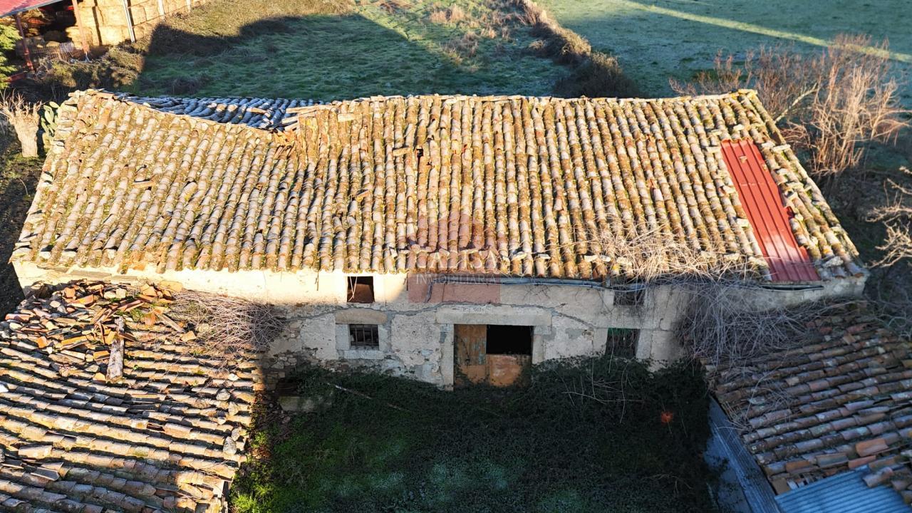 AMPLIA CASA EN HINOJOSA DE DUERO. REF 4134