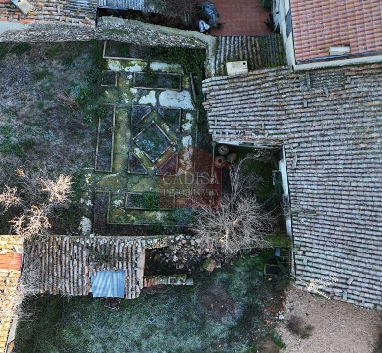 AMPLIA CASA EN HINOJOSA DE DUERO. REF 4134